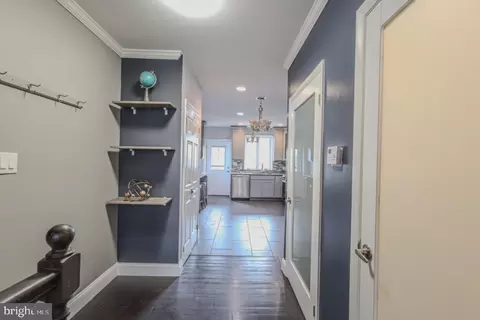 Entry Way - 1139 Scott St, Baltimore, MD 21230 photo 3 of 17