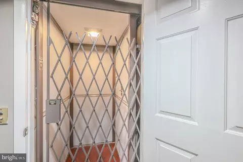 Entry Way - 1139 Scott St, Baltimore, MD 21230 photo 8 of 17