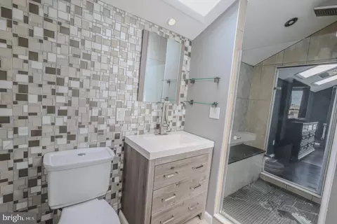 Bath - 1139 Scott St, Baltimore, MD 21230 photo 4 of 4