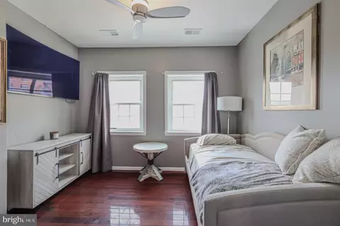 Bedroom - 1139 Scott St, Baltimore, MD 21230 photo 4 of 8
