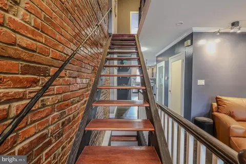 Entry Way - 1139 Scott St, Baltimore, MD 21230 photo 10 of 17