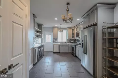 Entry Way - 1139 Scott St, Baltimore, MD 21230 photo 4 of 17