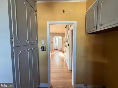 Entry Way - 3514 White Chapel Rd, Baltimore, MD 21215 photo 3 of 17