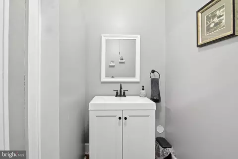 Entry Way - 202 S Athol Ave, Baltimore, MD 21229 photo 2 of 2