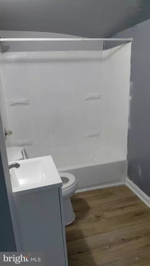Bath - 2121 Wilhelm St, Baltimore, MD 21223 photo 2 of 2