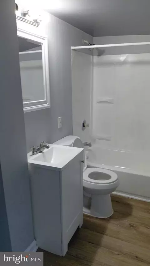 Bath - 2121 Wilhelm St, Baltimore, MD 21223 photo 1 of 2