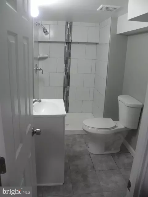 Bath - 1205 James St, Baltimore, MD 21223 photo 4 of 4