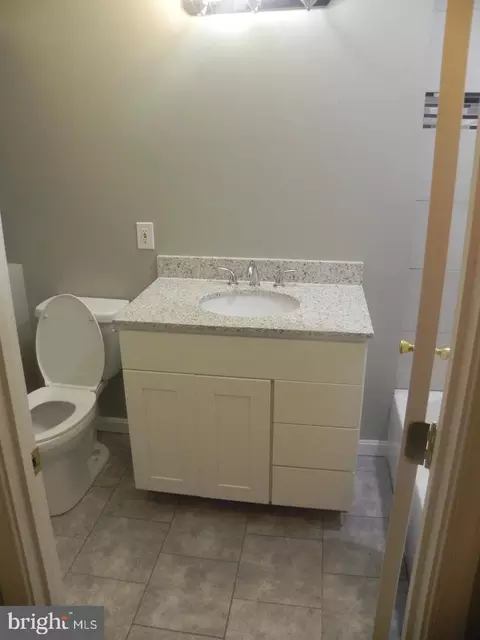 Bath - 1205 James St, Baltimore, MD 21223 photo 2 of 4