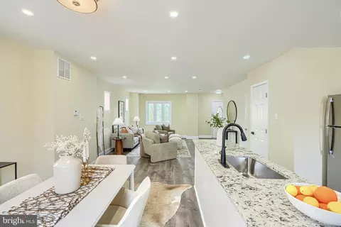 Entry Way - 1414 N Decker Ave, Baltimore, MD 21213 photo 7 of 11