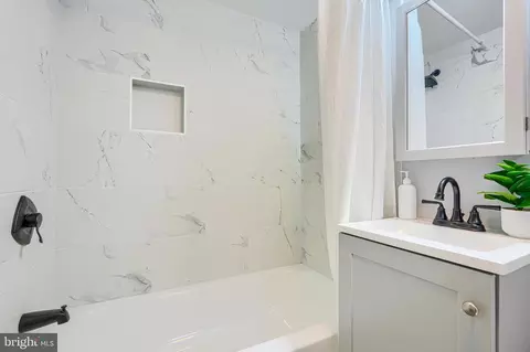 Bath - 1414 N Decker Ave, Baltimore, MD 21213 photo 4 of 5