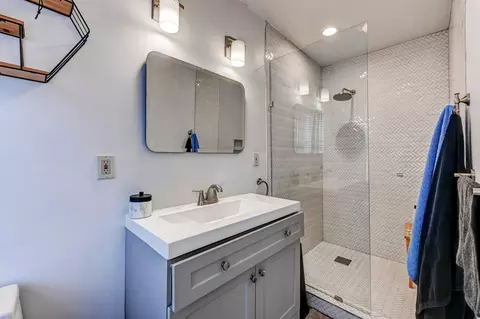Bath - 2213 Boyer St, Baltimore, MD 21231 photo 1 of 1