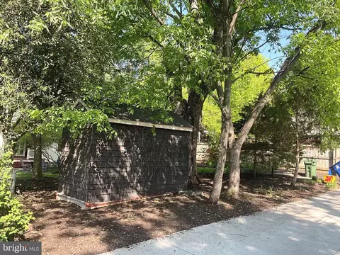 Exterior - 207 Hawthorne Rd, Baltimore, MD 21210 photo 26 of 34