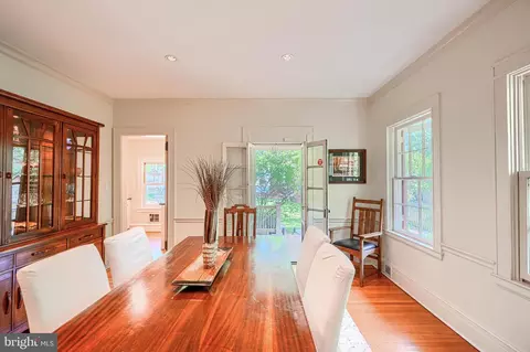 Dining - 207 Hawthorne Rd, Baltimore, MD 21210 photo 2 of 5