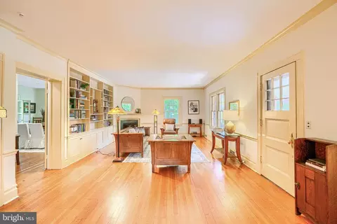 Living - 207 Hawthorne Rd, Baltimore, MD 21210 photo 2 of 3