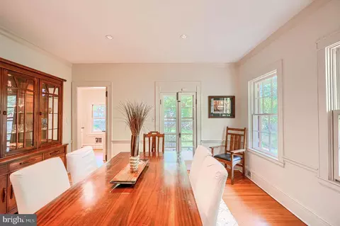 Dining - 207 Hawthorne Rd, Baltimore, MD 21210 photo 1 of 5