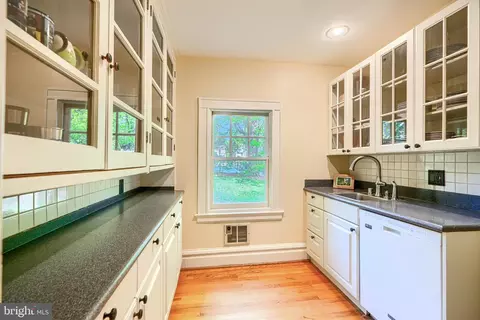 Kitchen - 207 Hawthorne Rd, Baltimore, MD 21210 photo 2 of 6