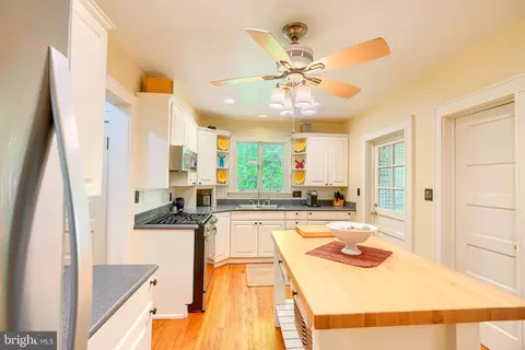 Kitchen - 207 Hawthorne Rd, Baltimore, MD 21210 photo 5 of 6