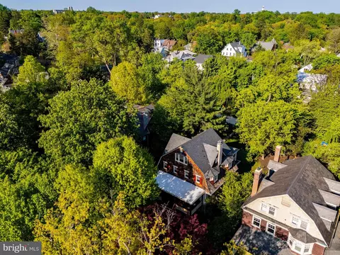 View/Area - 207 Hawthorne Rd, Baltimore, MD 21210 photo 1 of 8