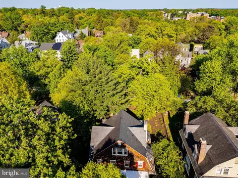 View/Area - 207 Hawthorne Rd, Baltimore, MD 21210 photo 2 of 8