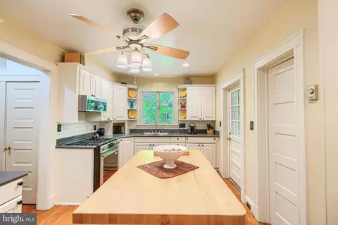 Kitchen - 207 Hawthorne Rd, Baltimore, MD 21210 photo 4 of 6