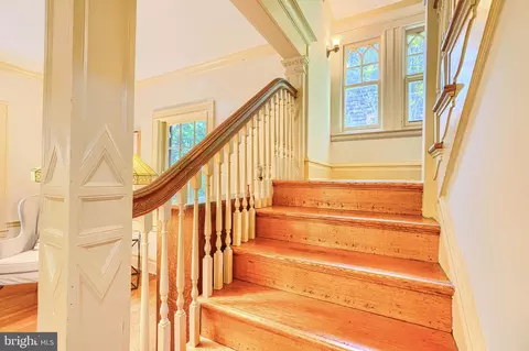 Entry Way - 207 Hawthorne Rd, Baltimore, MD 21210 photo 1 of 7