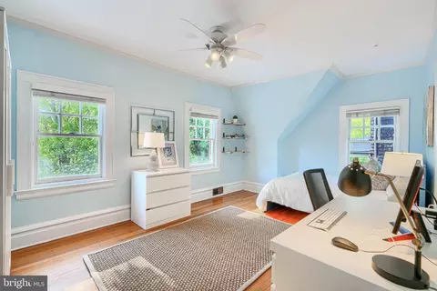 Bedroom - 207 Hawthorne Rd, Baltimore, MD 21210 photo 9 of 15