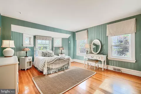 Bedroom - 207 Hawthorne Rd, Baltimore, MD 21210 photo 6 of 15