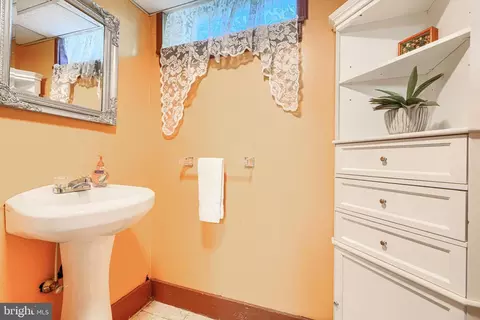 Bath - 207 Hawthorne Rd, Baltimore, MD 21210 photo 11 of 11