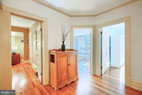 Entry Way - 207 Hawthorne Rd, Baltimore, MD 21210 photo 3 of 7