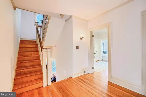Entry Way - 207 Hawthorne Rd, Baltimore, MD 21210 photo 4 of 7