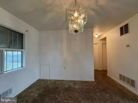Living - 6402 Mcclean Blvd, Baltimore, MD 21214 photo 6 of 7