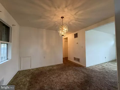 Living - 6402 Mcclean Blvd, Baltimore, MD 21214 photo 5 of 7