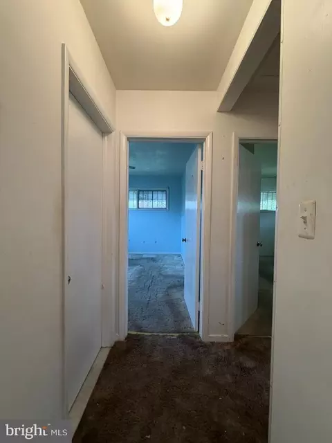 Entry Way - 6402 Mcclean Blvd, Baltimore, MD 21214 photo 4 of 7