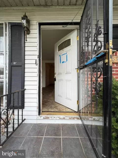 Entry Way - 6402 Mcclean Blvd, Baltimore, MD 21214 photo 1 of 7