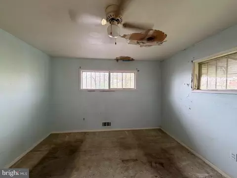 Bedroom - 6402 Mcclean Blvd, Baltimore, MD 21214 photo 5 of 8