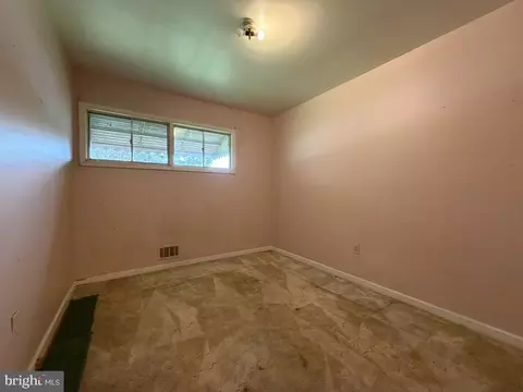Bedroom - 6402 Mcclean Blvd, Baltimore, MD 21214 photo 2 of 8