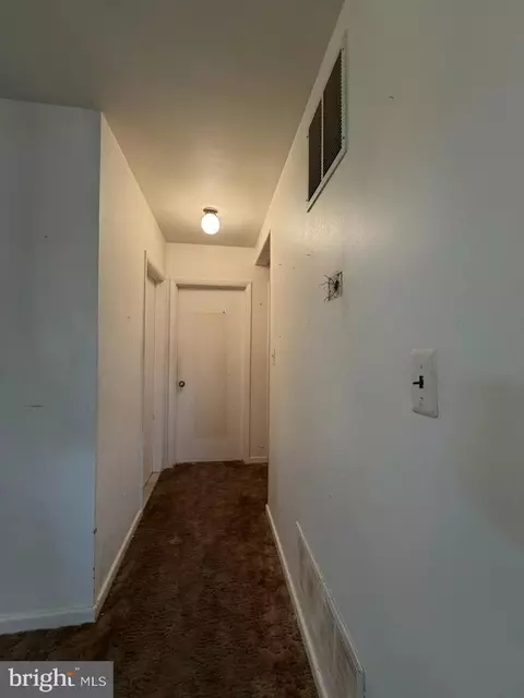 Entry Way - 6402 Mcclean Blvd, Baltimore, MD 21214 photo 2 of 7