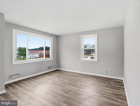 Living - 6237 Laurelton Ave, Baltimore, MD 21214 photo 2 of 7