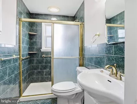 Bath - 6237 Laurelton Ave, Baltimore, MD 21214 photo 1 of 1