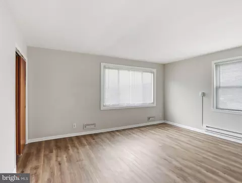 Living - 6237 Laurelton Ave, Baltimore, MD 21214 photo 6 of 7
