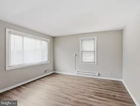 Living - 6237 Laurelton Ave, Baltimore, MD 21214 photo 4 of 7