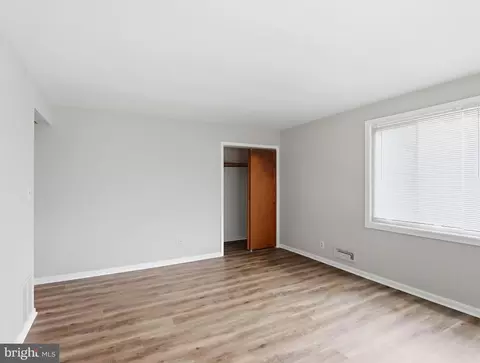 Living - 6237 Laurelton Ave, Baltimore, MD 21214 photo 5 of 7