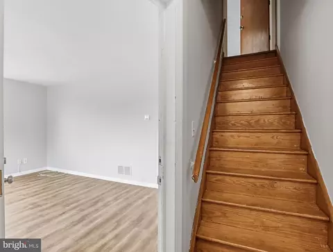 Entry Way - 6237 Laurelton Ave, Baltimore, MD 21214 photo 1 of 3