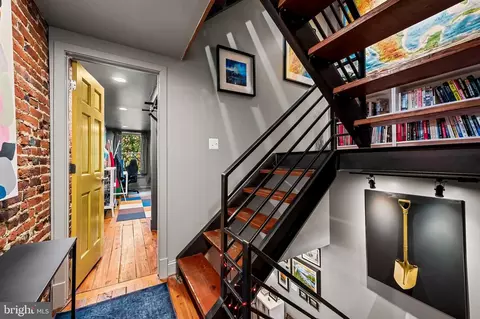 Entry Way - 1240 Riverside Ave, Baltimore, MD 21230 photo 2 of 6