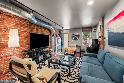 Living - 1240 Riverside Ave, Baltimore, MD 21230 photo 2 of 4