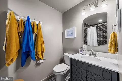 Bath - 1240 Riverside Ave, Baltimore, MD 21230 photo 1 of 4
