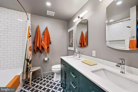 Bath - 1240 Riverside Ave, Baltimore, MD 21230 photo 3 of 4