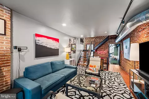 Living - 1240 Riverside Ave, Baltimore, MD 21230 photo 3 of 4