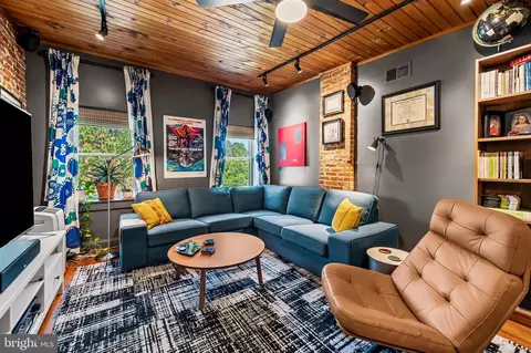 Living - 1240 Riverside Ave, Baltimore, MD 21230 photo 4 of 4