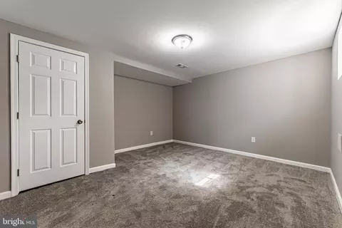 Bedroom - 1008 Walnut Ave, Baltimore, MD 21229 photo 2 of 2